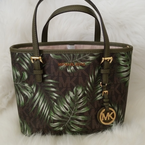 Michael Kors Handbags - ⚡SALE⚡Michael Kors Jet Set Travel XS Leather Tote